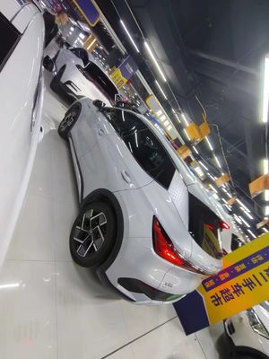 Sedan 4 Türen Gebraucht-EV-Auto Ausgezeichnete Sicherheitsbewertung und erschwinglich